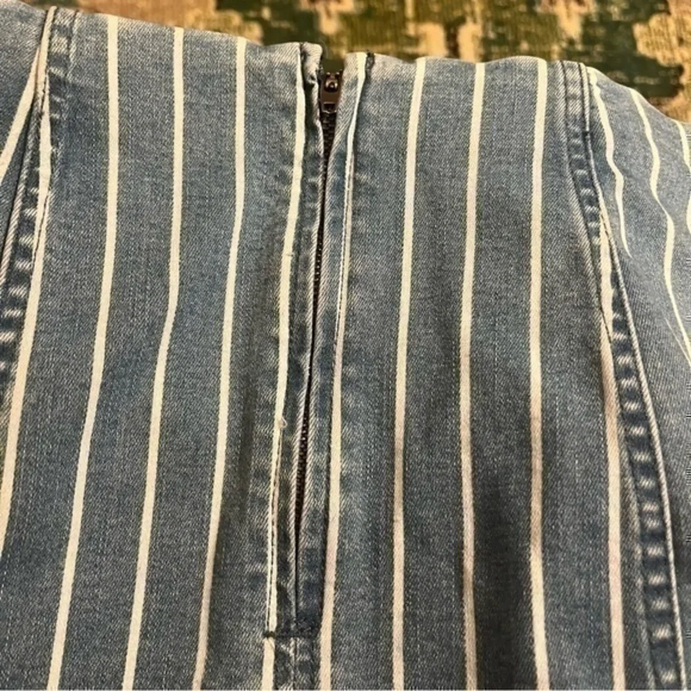 Jolt vertical striped